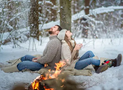 Фотография зимней души: Влюбленная пара в объятиях мороза