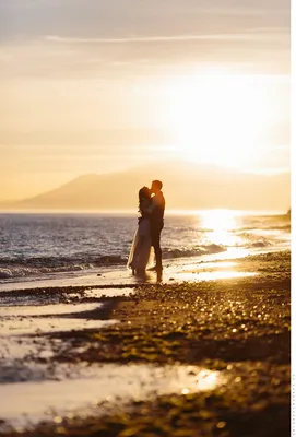 Романтические фотографии на пляже: влюбленные пары