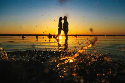 Влюбленные на пляже: фотографии любви и счастья