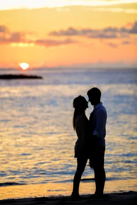 Фото счастливых моментов на пляже: влюбленные пары