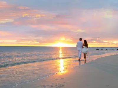 Фото влюбленных пар на морском побережье: HD изображения для бесплатного скачивания