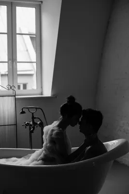 Фото влюбленных в ванной: выберите размер и формат для скачивания