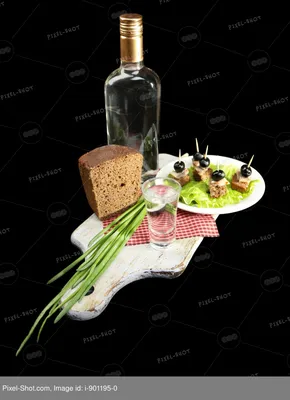 Водка и закуски: фотографии, чтобы насладиться вкусом за компьютером