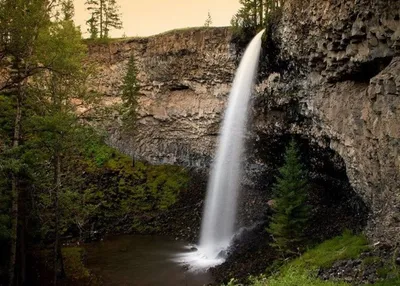 Фотография водопада с захватывающей красотой