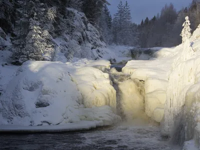 Водопад Кивач зимой: Великолепие ледяного чуда