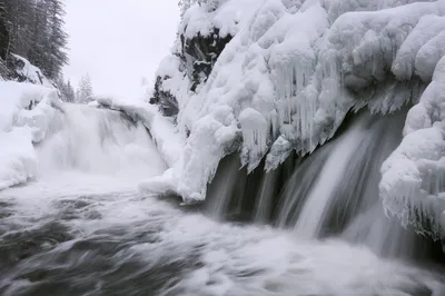 Узоры льда: Зимняя симфония Водопада Кивач