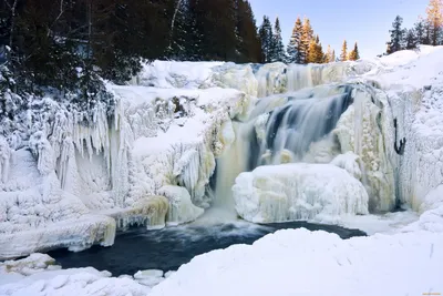 Магия морозных дней: Водопад Кивач заснежен зимой
