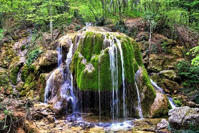 Арт-фото водопада Козырек: искусство природы в качестве 4K 