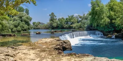 Прекрасная картина водопада Манавгат Турция доступна для скачивания