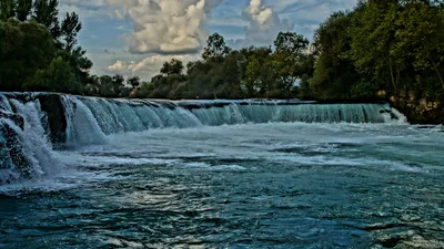 Красивая картина водопада Манавгат Турция доступна для скачивания