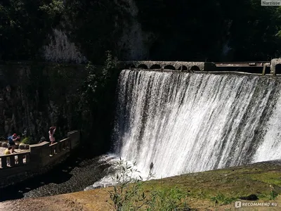 Отражение прекрасного: Водопад новый афон на фото весьма привлекательный