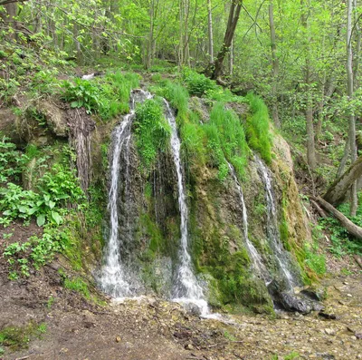 Изображение радужного водопада на фон рабочего стола