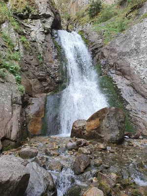 Фон с водопадом Шумка - добавьте красоты своему компьютеру