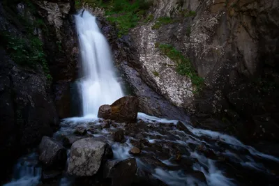 2024 год: водопад Шумка обретает вечную красоту на фото