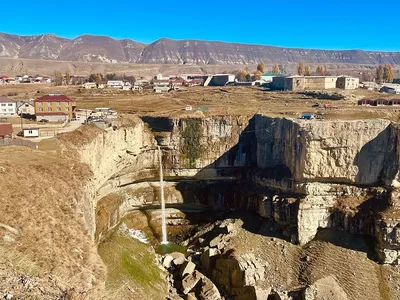 Рисунок водопада Тобот в высоком качестве