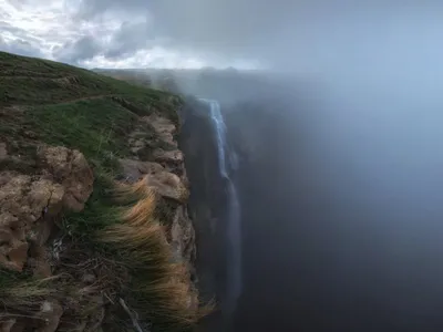 4K фото водопада Тобот 2024 года