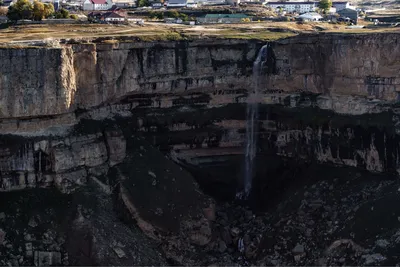 Фото водопада Тобот в HD качестве