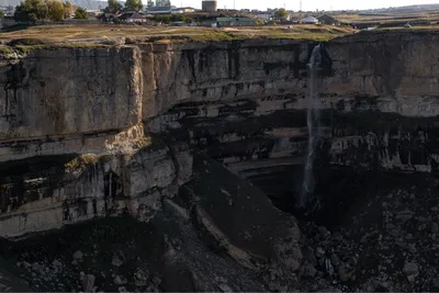 Красочный рисунок водопада Тобот в 4K разрешении