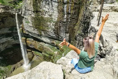 HD фотография водопада Тобот в свете заката