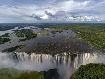 Водопад Виктория на фотографиях разного размера