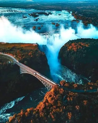 Фотография одного из самых потрясающих водопадов - Виктория в различных форматах