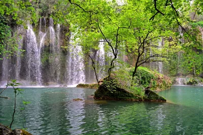 Водопад: великолепное изображение в формате JPG