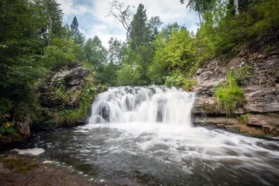 Фото на айфон с водопадами Башкирии: загадочные пейзажи на вашем экране.