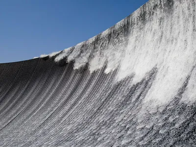 Картинка искусственного водопада для бесплатного скачивания