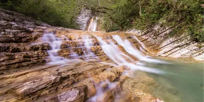 Очарование водопадов Краснодарского края в кадре фото