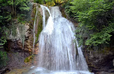 Ошеломляющие фото водопадов Крыма: красивые изображения для скачивания