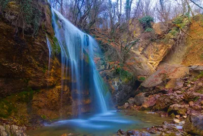 Удивительные изображения водопадов Крыма в форматах JPG, PNG и WebP