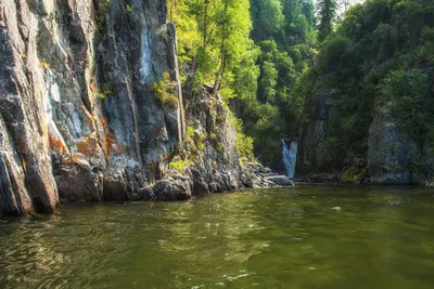 Рисунок водопадов Телецкого озера