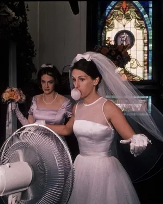 Артовое изображение невест из фильма Война невест в формате gif