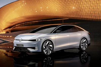 Volkswagen Arteon 2023: фото в городской среде