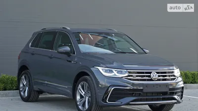 Фото Volkswagen Tiguan R-Line 2023 на фоне природы