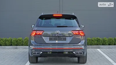 Фотографии Volkswagen Tiguan R-Line 2023 в движении