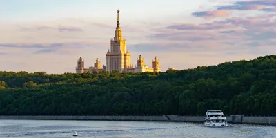 Обои на телефон с Воробьевыми горами в Москве