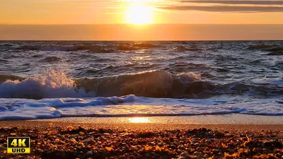 Морская сказка: красивый восход солнца создает волшебную атмосферу (фото)