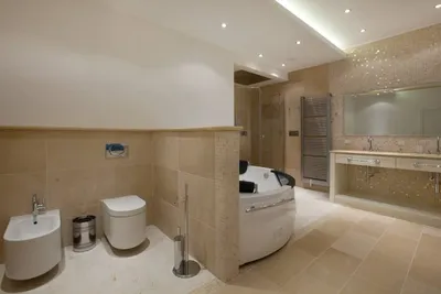 Стильные ванные комнаты с встроенными ваннами