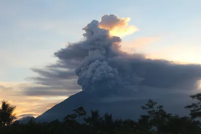 Огненный пейзаж: Фотографии вулкана Агунг
