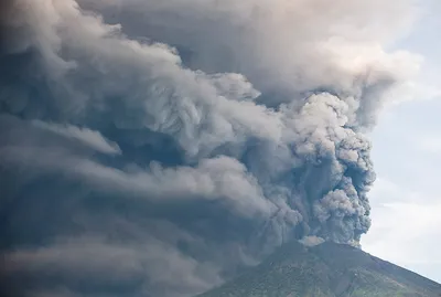 Вулкан Агунг: Снимки его могущества