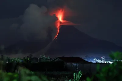 Огненная стихия: Фотографии природных проявлений Вулкана Агунг