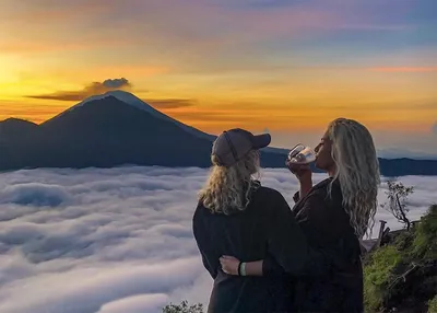 Вулкан Агунг на фотографиях 2024 года