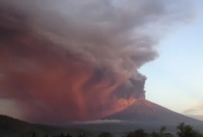 Вулкан Агунг в разных ракурсах