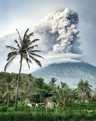 Скачать фото вулкана Агунг бесплатно