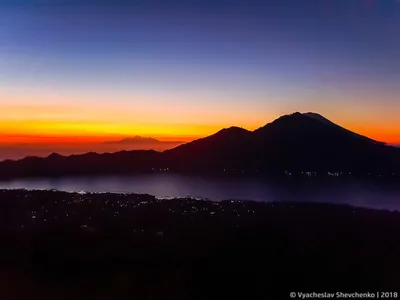 Впечатляющие изображения вулкана Агунг