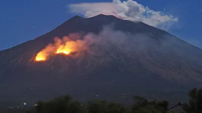 Гифки с вулканом Агунг