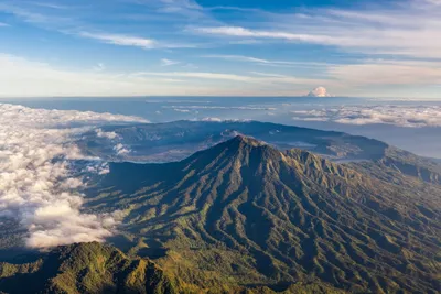 Фон с изображением вулкана Агунг