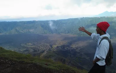Вулкан Батур в 4K: потрясающие изображения