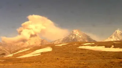 GIF с вулканом безымянного